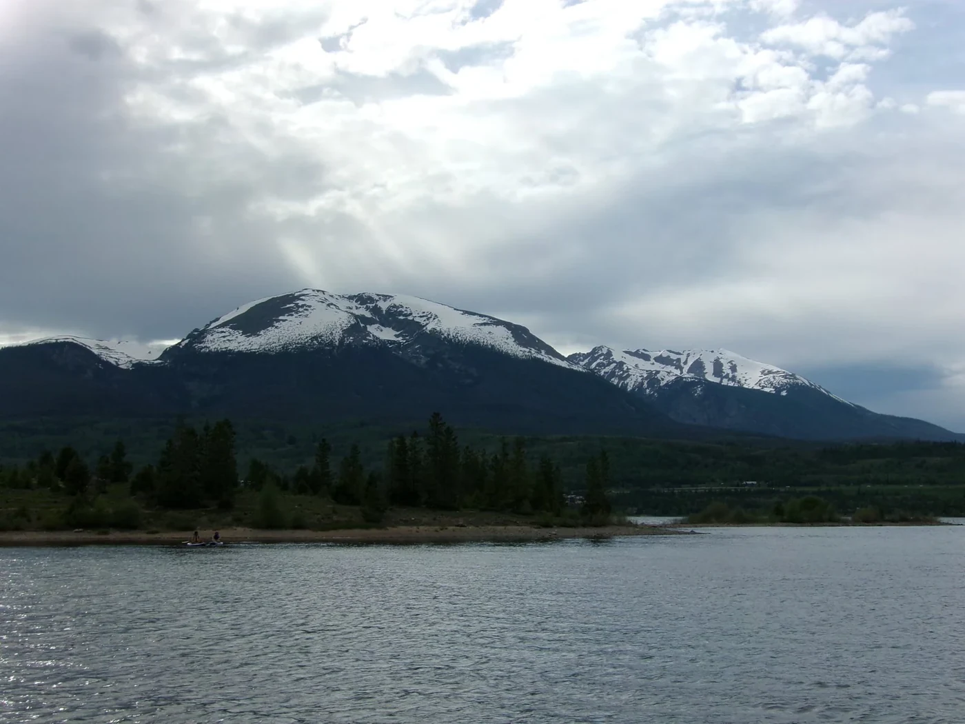Riverview, a day on dillon reservoir nearby activity, riverfront luxury vacation rental in Silverthorne, Colorado