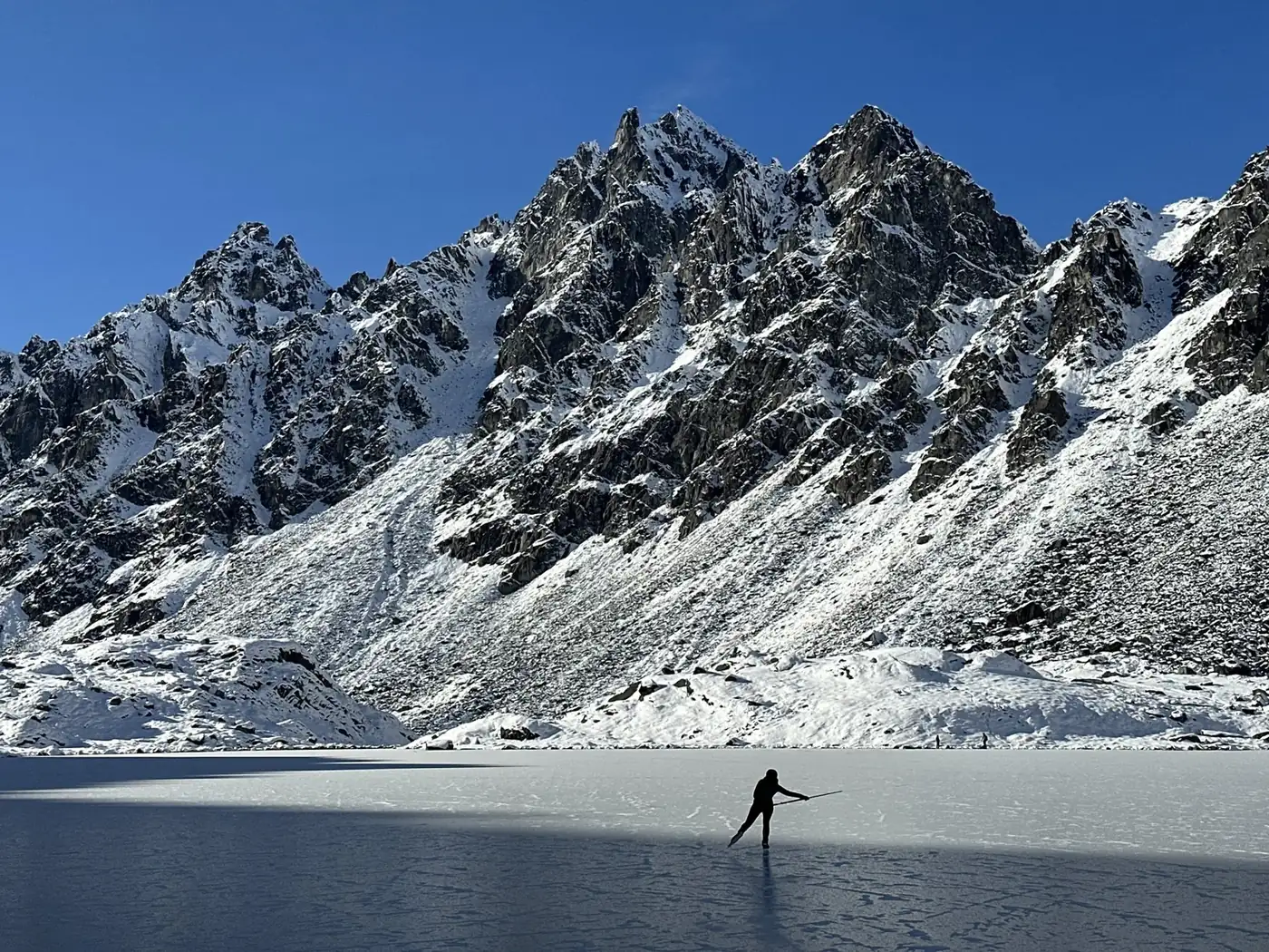 Riverview, skate beneath the peaks nearby activity, riverfront luxury vacation rental in Silverthorne, Colorado