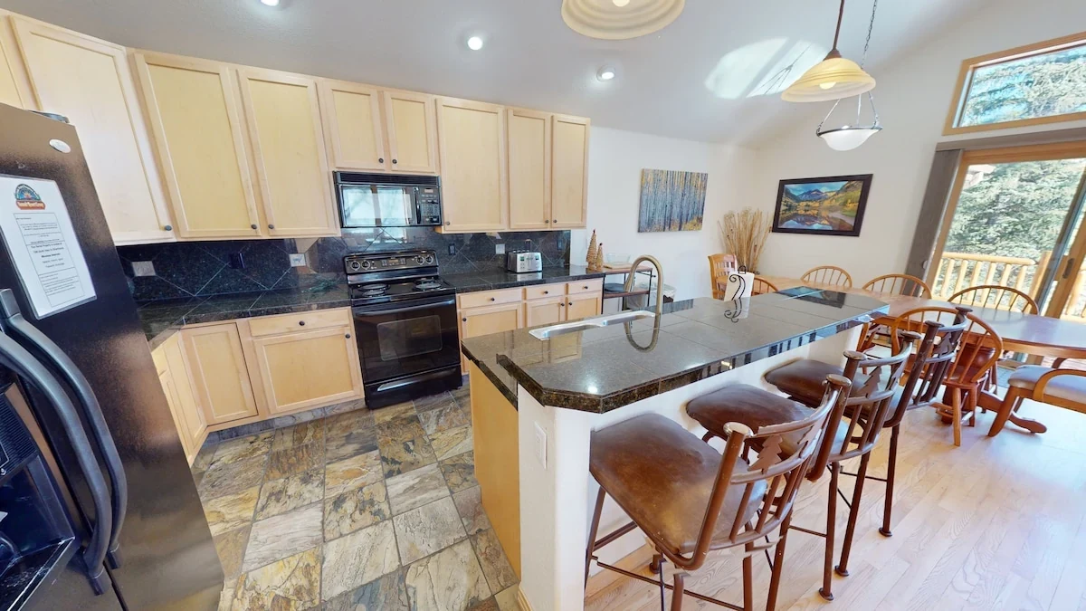 Riverview, kitchen, riverfront luxury vacation rental in Silverthorne, Colorado