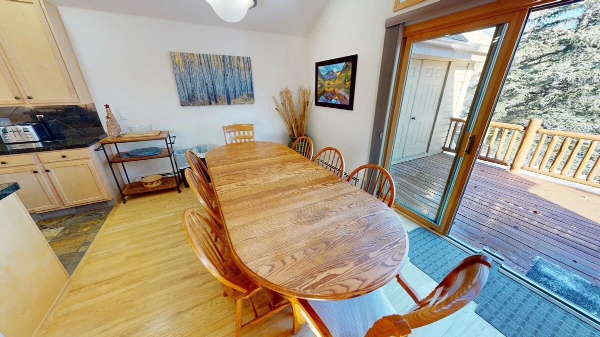 Riverview, dining room, riverfront luxury vacation rental in Silverthorne, Colorado