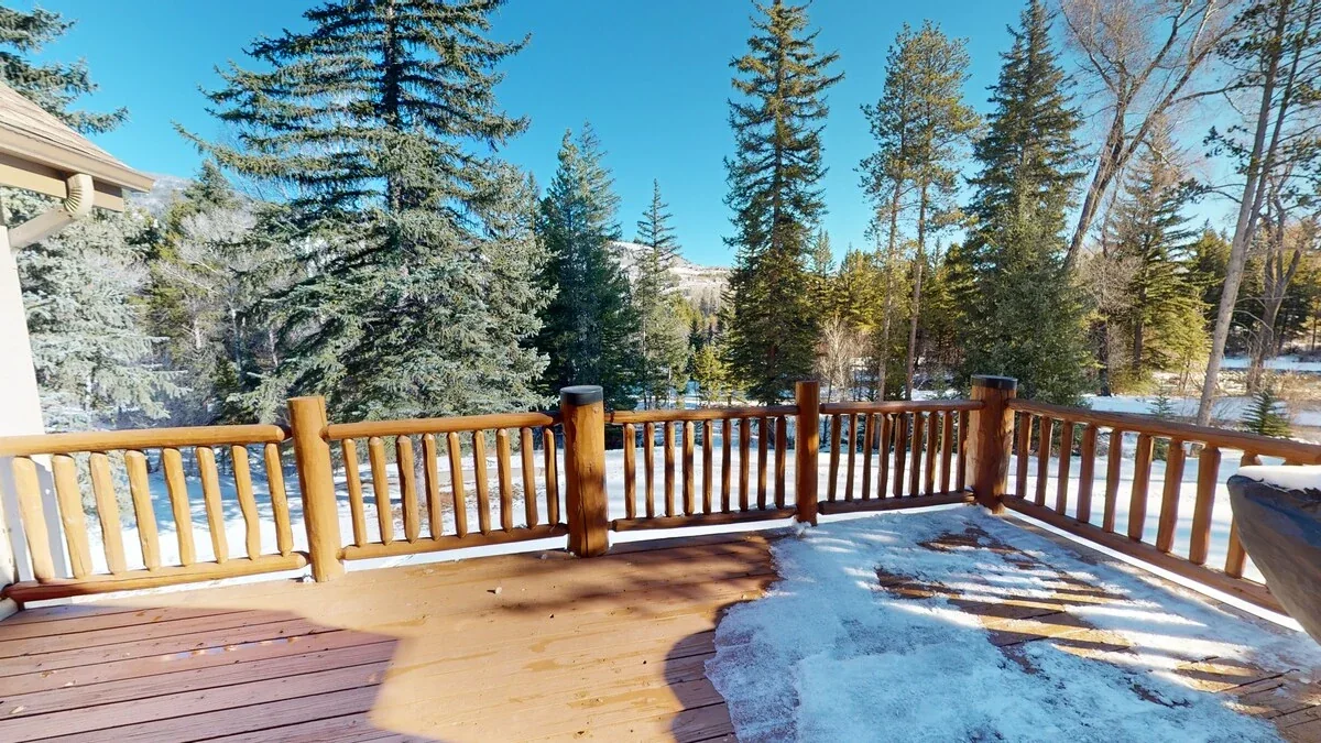 Riverview, winter, riverfront luxury vacation rental in Silverthorne, Colorado