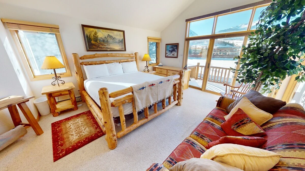 Riverview, primary suite, riverfront luxury vacation rental in Silverthorne, Colorado