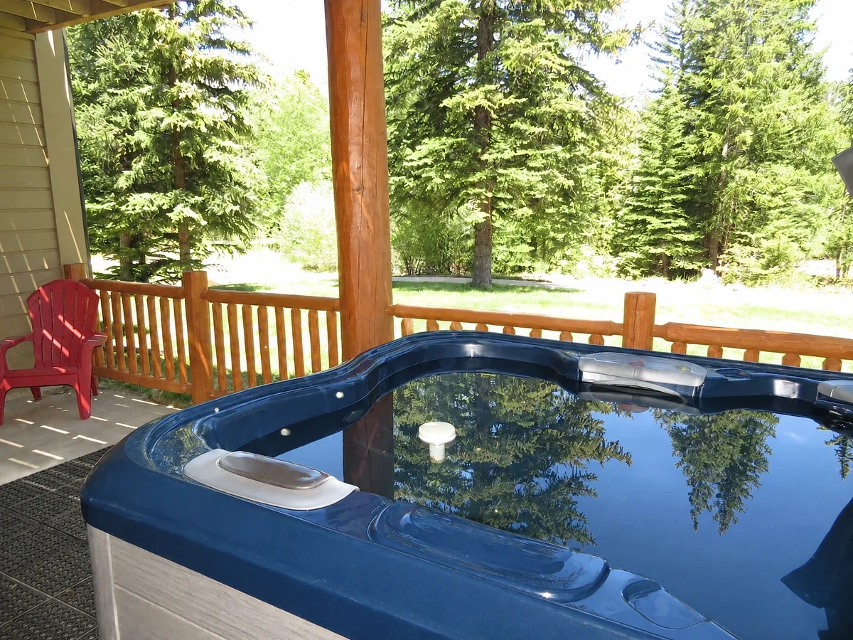 Riverview, summer, riverfront luxury vacation rental in Silverthorne, Colorado
