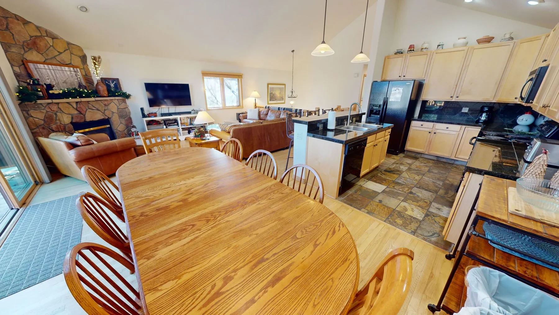 Riverview, dining room, riverfront luxury vacation rental in Silverthorne, Colorado