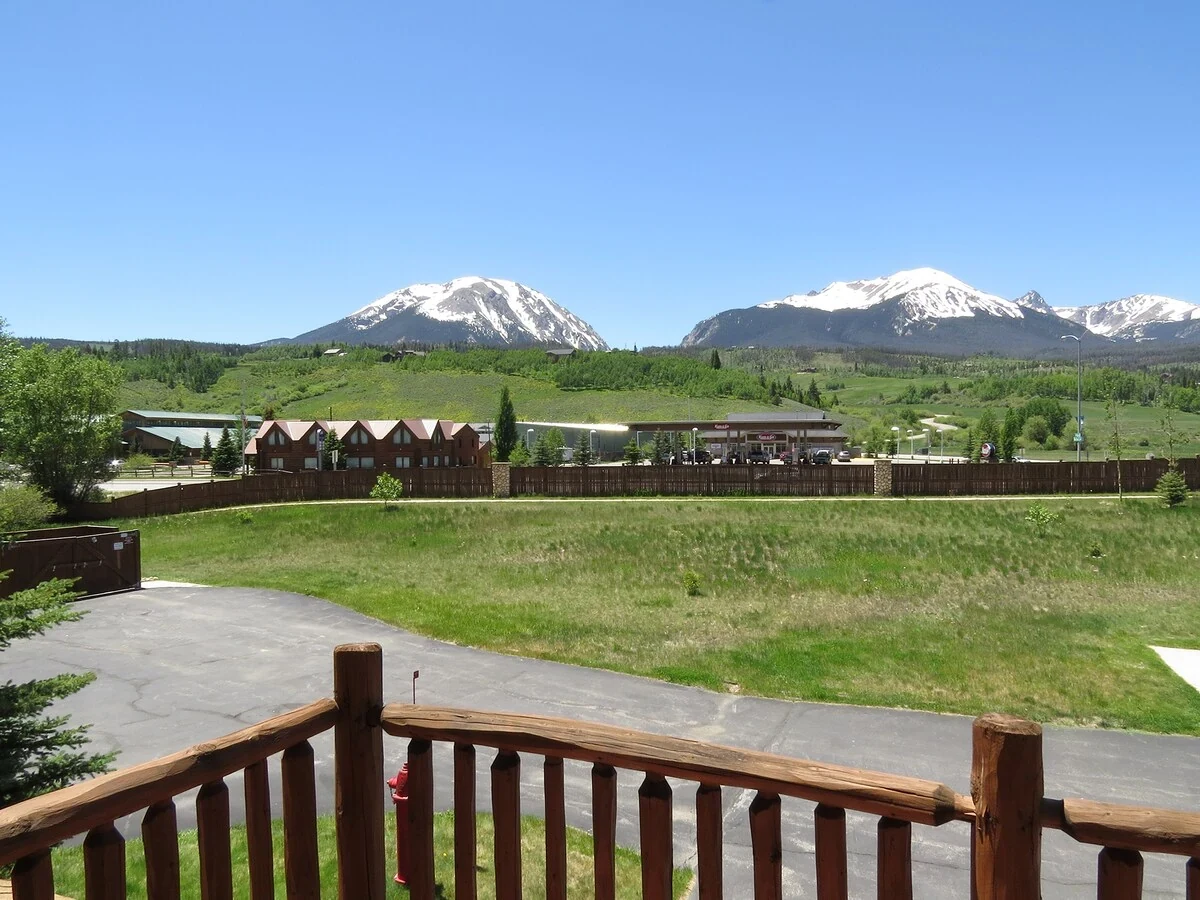 Riverview, summer, riverfront luxury vacation rental in Silverthorne, Colorado