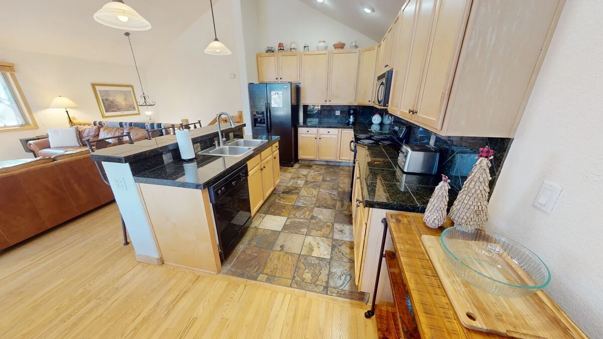 Riverview, kitchen, riverfront luxury vacation rental in Silverthorne, Colorado