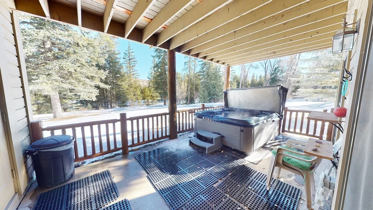 Riverview, winter, riverfront luxury vacation rental in Silverthorne, Colorado