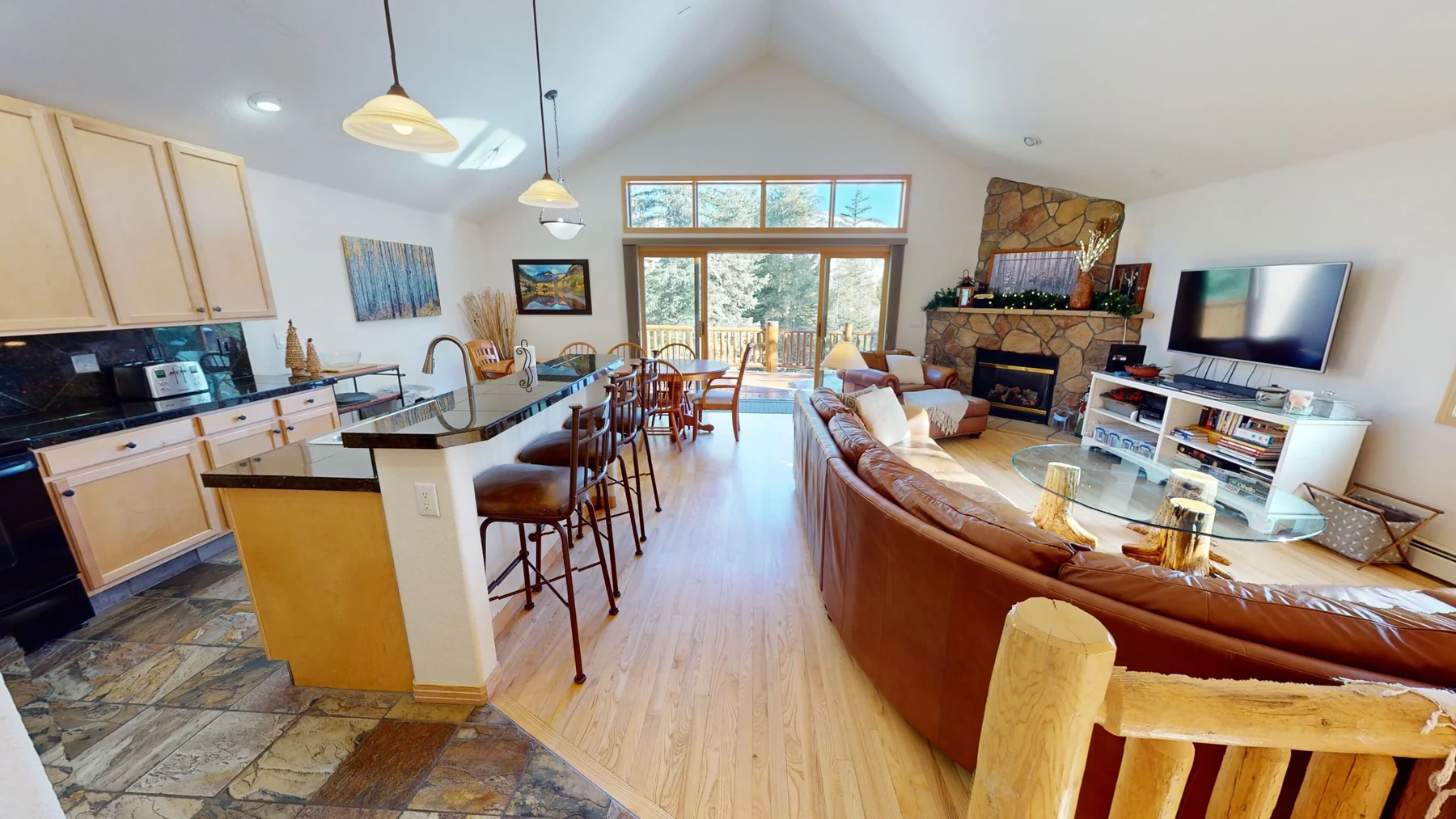 Riverview, great room, riverfront luxury vacation rental in Silverthorne, Colorado