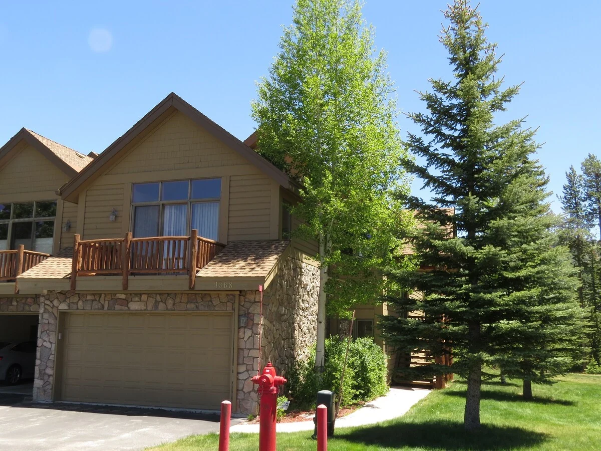 Riverview, summer, riverfront luxury vacation rental in Silverthorne, Colorado