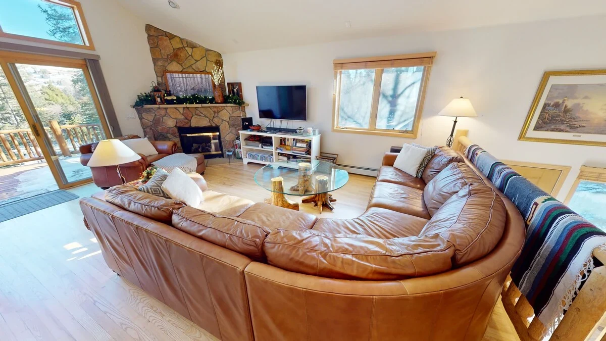 Riverview, great room, riverfront luxury vacation rental in Silverthorne, Colorado