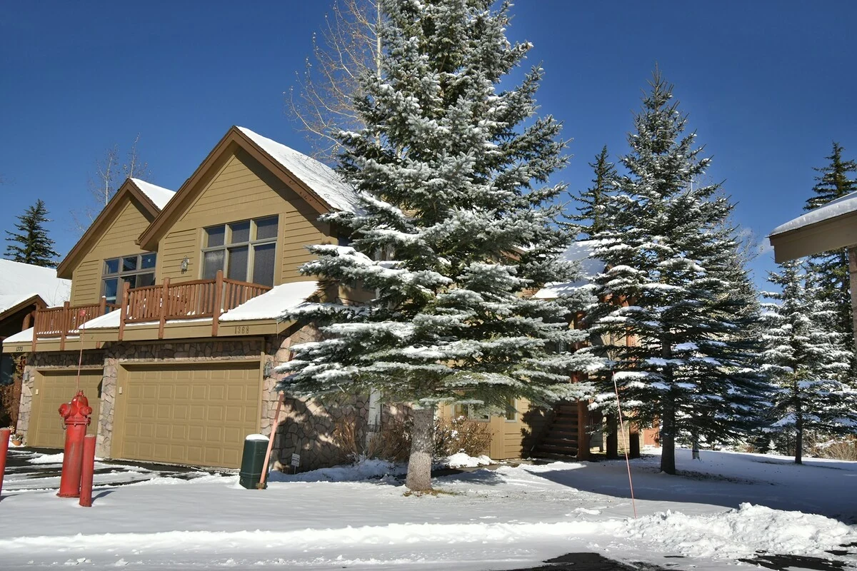 Riverview, winter, riverfront luxury vacation rental in Silverthorne, Colorado