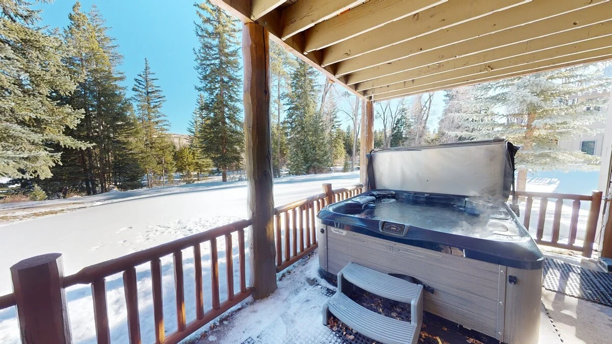 Riverview, winter, riverfront luxury vacation rental in Silverthorne, Colorado