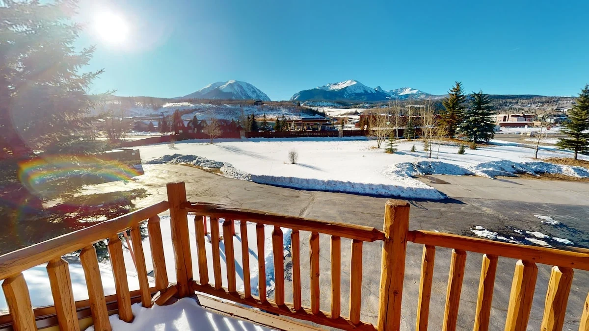 Riverview, winter, riverfront luxury vacation rental in Silverthorne, Colorado