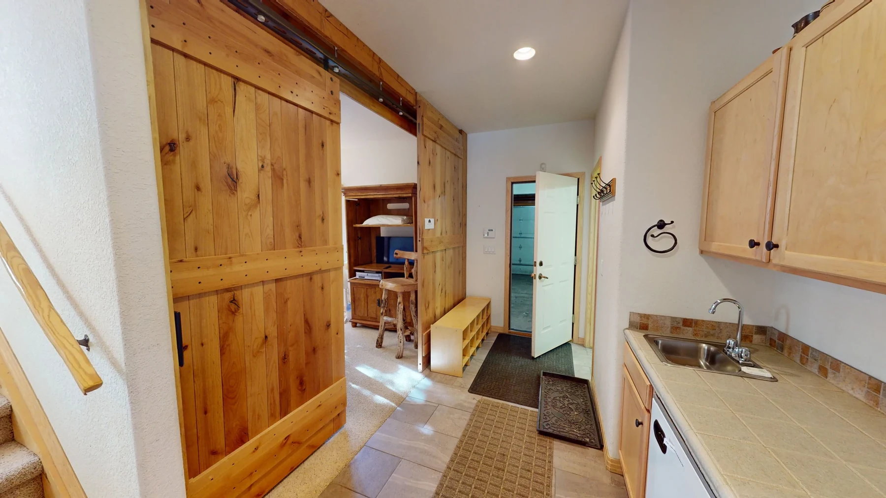 Riverview, lower-level wet bar, riverfront luxury vacation rental in Silverthorne, Colorado