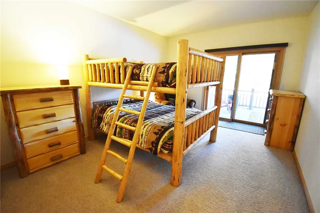 Riverview, bunk bedroom, riverfront luxury vacation rental in Silverthorne, Colorado