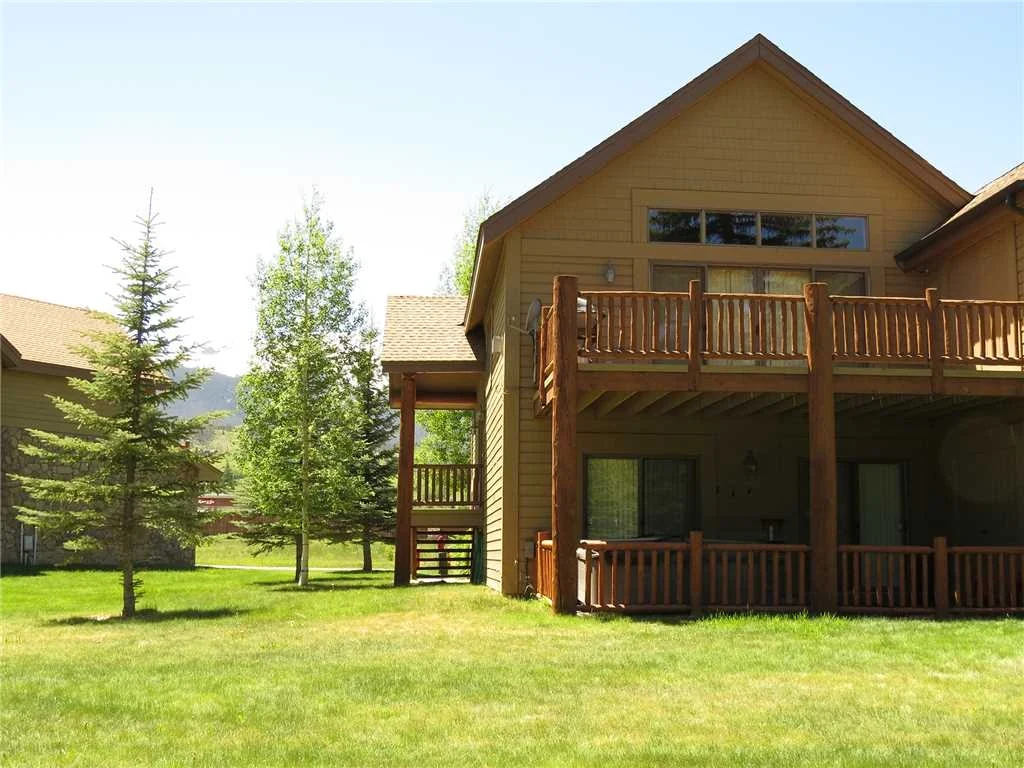 Riverview, summer, riverfront luxury vacation rental in Silverthorne, Colorado