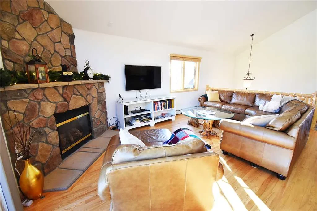 Riverview, great room, riverfront luxury vacation rental in Silverthorne, Colorado