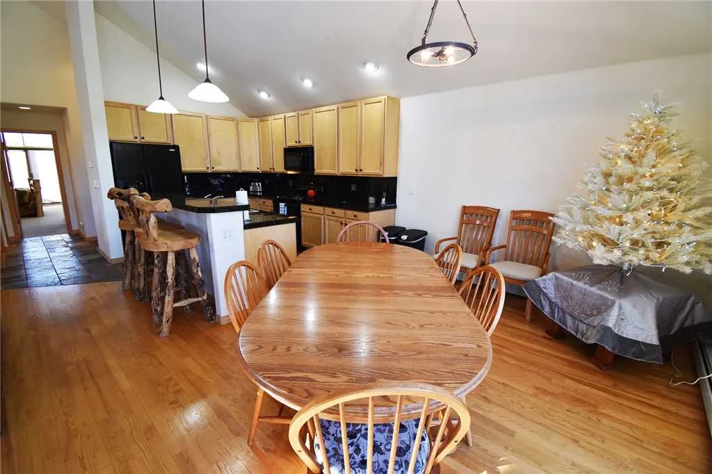 Riverview, dining room, riverfront luxury vacation rental in Silverthorne, Colorado