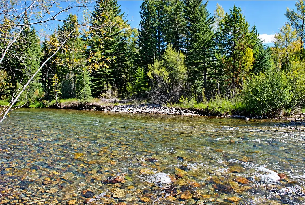 Riverview, autumn, riverfront luxury vacation rental in Silverthorne, Colorado