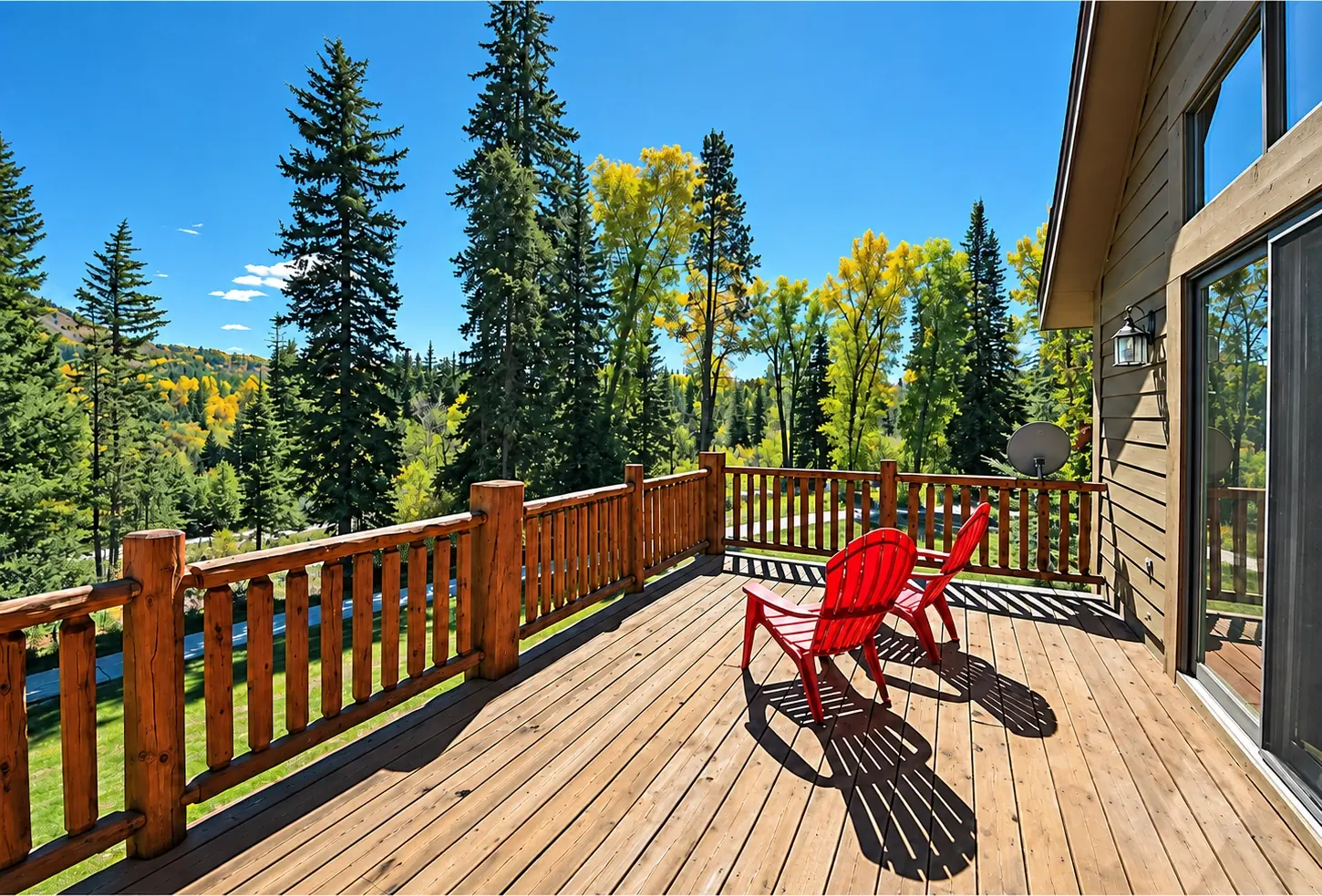 Riverview, autumn, riverfront luxury vacation rental in Silverthorne, Colorado